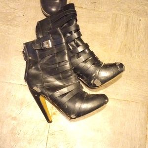 High heel boots size 9